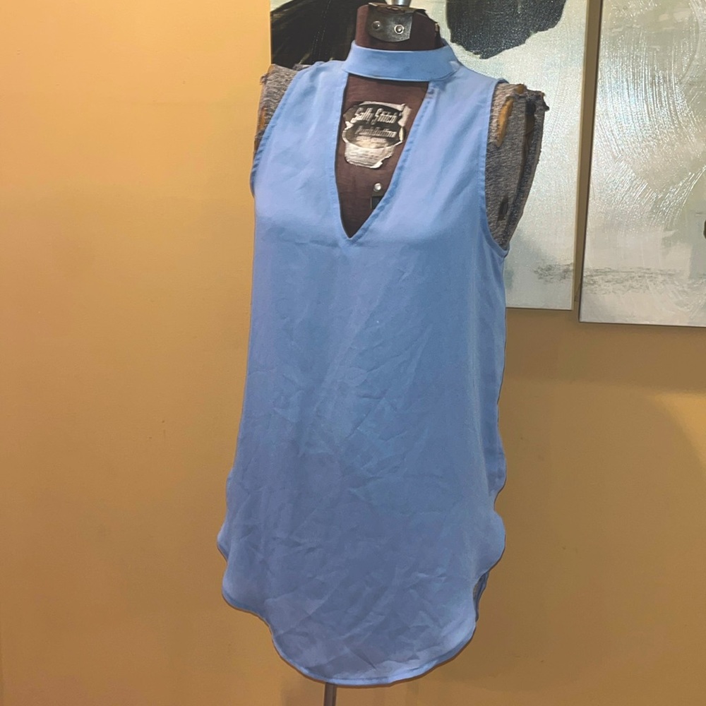 BKE Rounded Hem Hi-Low Key Hole Choker Tunic top szS sleeveless longline top